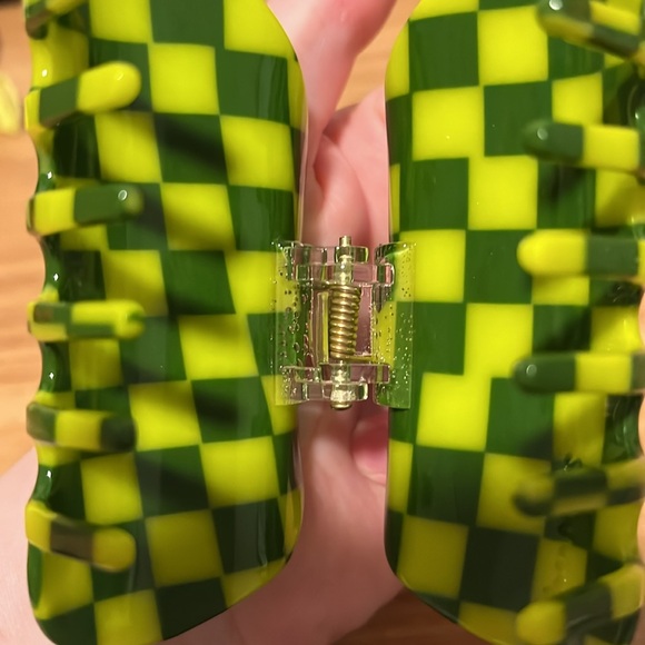 Chunks - Checker Claw Clip in Dill - Picture 4 of 5